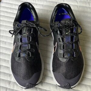Nike Winflo 8 Shield Running Shoes
